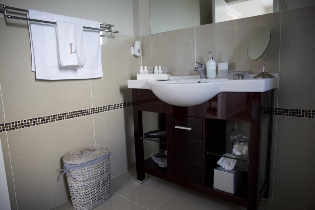 โลโดเร ลอดจ์ Bed & Breakfast เคริเคริ ภายนอก รูปภาพ